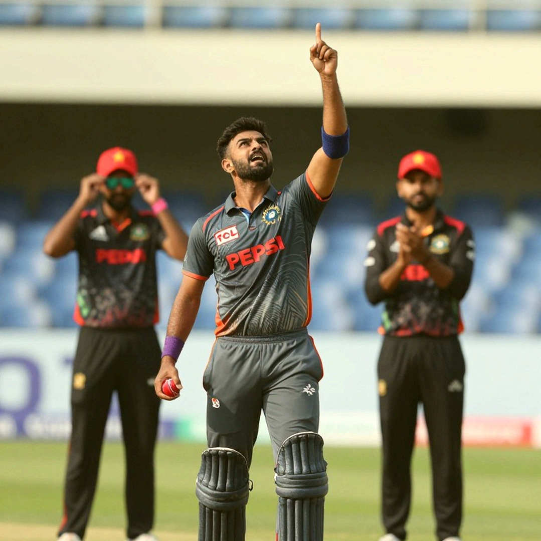 রাওয়ালপিন্ডির ফ্ল্যাট ডেক থেকে লাহোরের ধোঁয়াশা: পাকিস্তান সফরে শ্রীলঙ্কার ১৫ জনের ভেতরে লুকিয়ে থাকা প্রশ্নগুলো