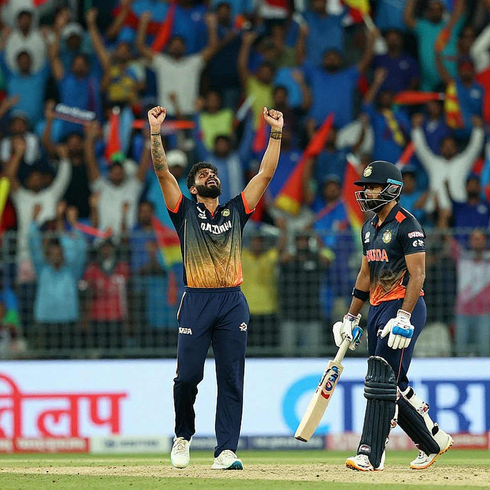 খালিদ উসমানের চার উইকেটে শিরোপা জিতল মারখোর আইটি