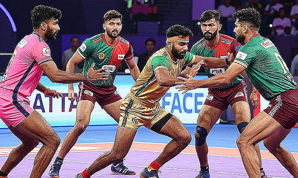 কাবাডি সেমিফাইনাল: ‘অপরাজিত’ থাকা আর ‘অপরাজেয়’ থাকার মধ্যে যে তফাত